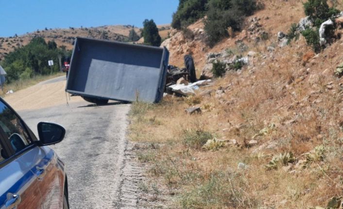 Isparta’da traktör devrildi: 3 yaralı