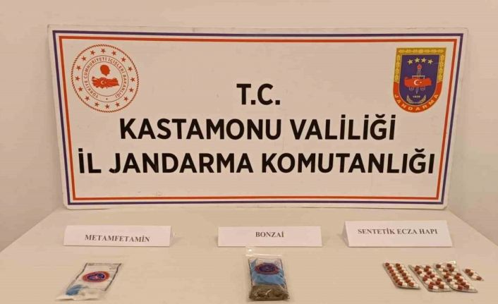 İstanbul’dan Kastamonu’ya uyuşturucu getirirken gözaltına alındılar