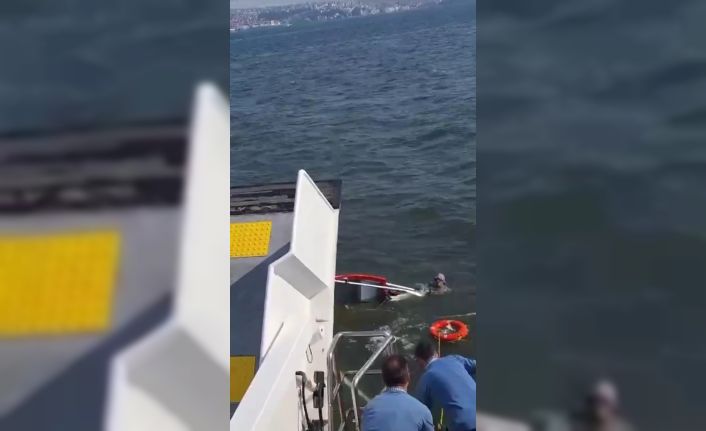 İzmir Körfezi’nde teknesi alabora olan denizci böyle kurtarıldı