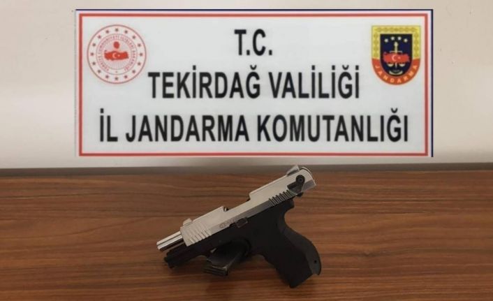 Jandarmayı görünce silahı attı: 2 silah ele geçirildi