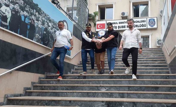 Kadıköy’de tartıştığı kadını 4’üncü kattan ittiği iddia edilen avukat gözaltında