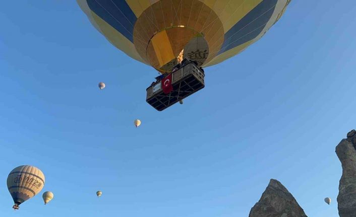 Kapadokya’da sıcak hava balonları 30 Ağustos Zafer Bayramı için uçtu