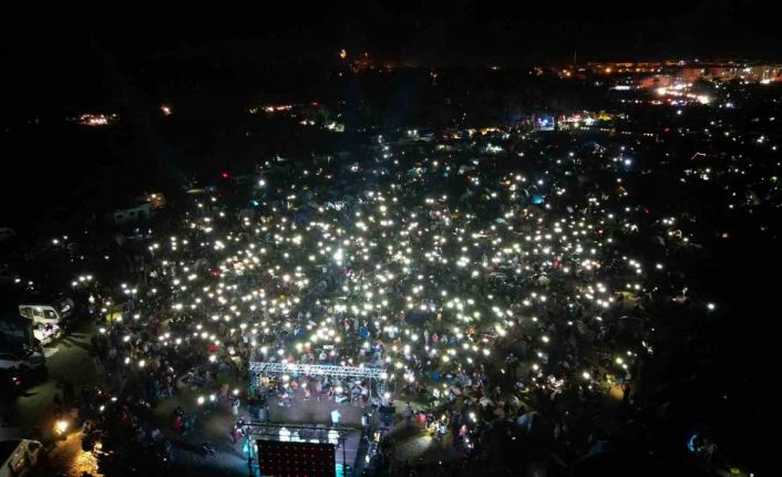 Karacabey’de meteor yağmuru için binlerce kişi toplandı