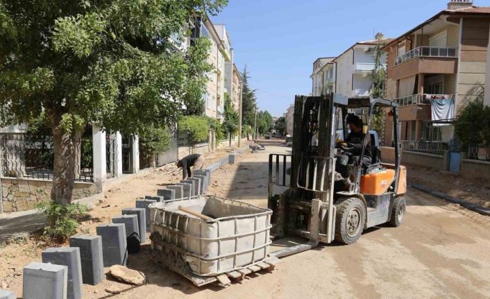 Karaman Belediyesinde kaldırım çalışmaları devam ediyor
