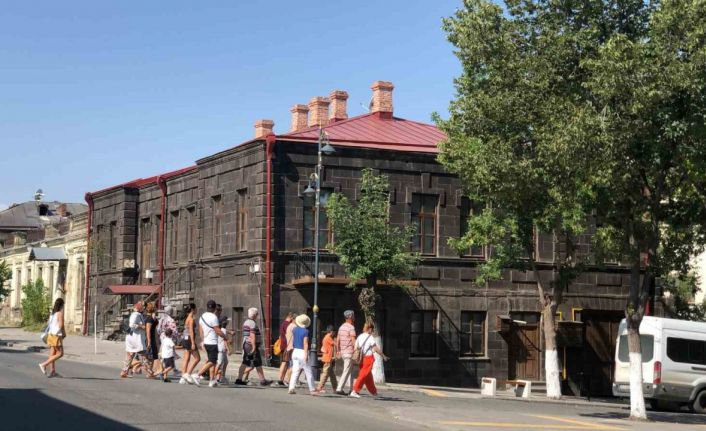 Kars’ta tarihi yapılar görenleri kendine hayran bırakıyor