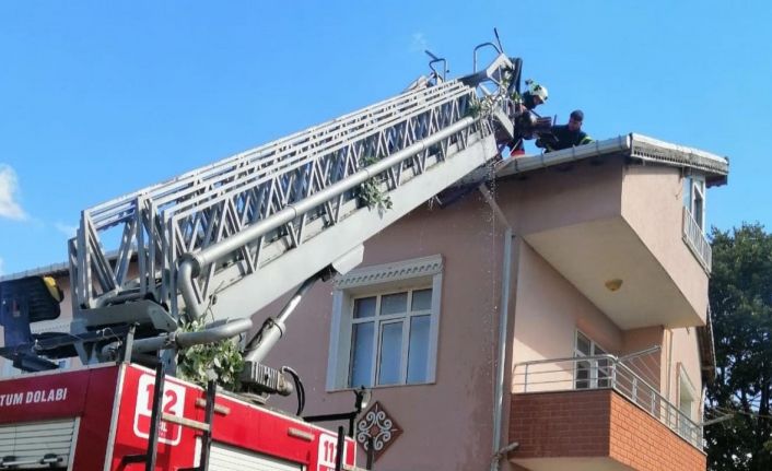 Kırklareli bir binan çatısında çıkan yangın söndürüldü