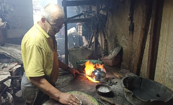 Kocaeli’nin tek kalaycısı, mesleğini ayakta tutmaya çalışıyor