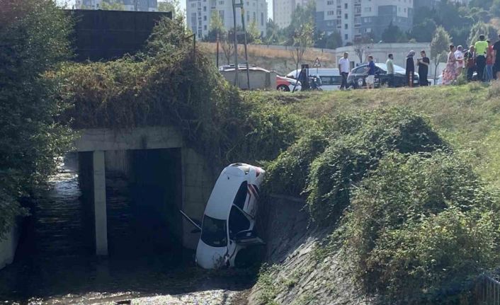 Küçükçekmece’de direksiyon öğrencisi dereye uçtu: 1 yaralı