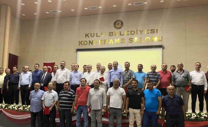 Kulu’da 25 yılını dolduran esnaflara plaket