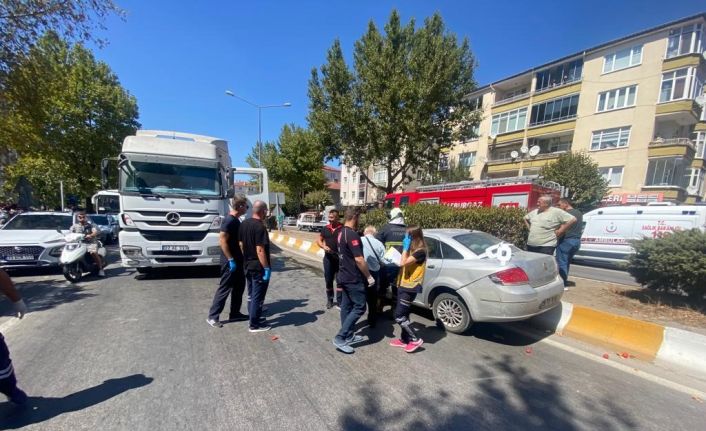 Lüleburgaz’da tır ile otomobil çarpıştı: 4 yaralı