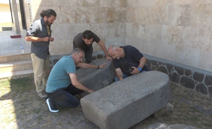 Malazgirt’te Urartu dönemine ait yazıtlar keşfedildi