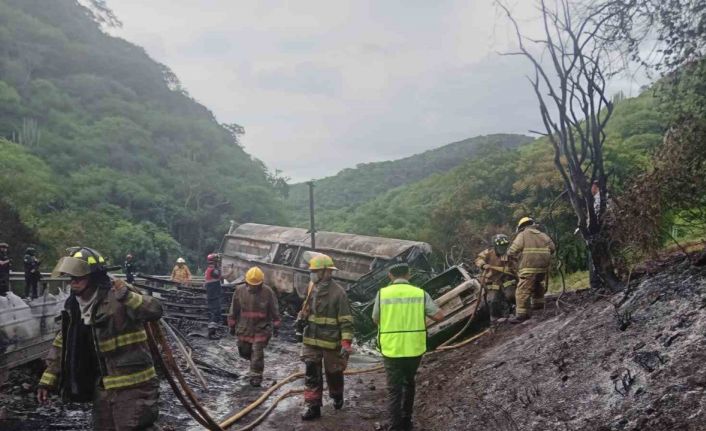 Meksika’da tanker kazası: 8 ölü