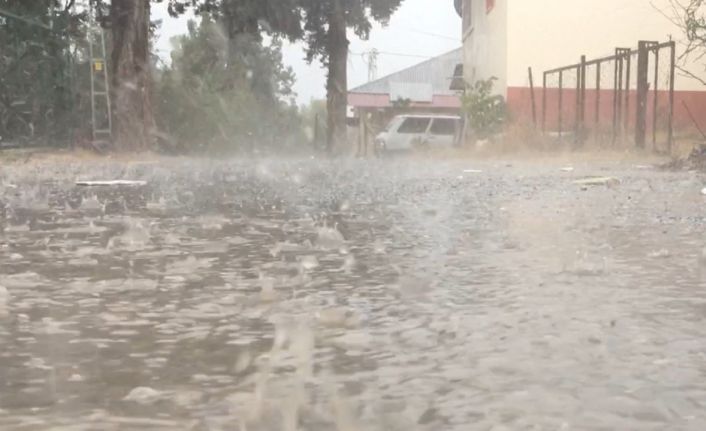 Mersin’de sağanak yağmur