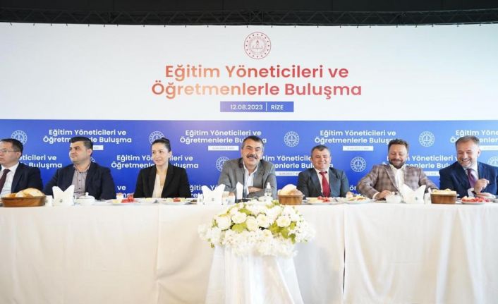 Milli Eğitim Bakanı Yusuf Tekin Rize’de öğretmenlerle buluştu