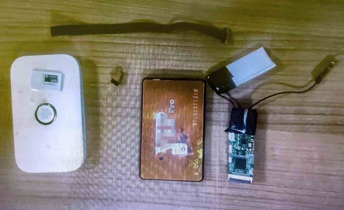 Motorlu Taşıtlar Sınavı’nda kopya düzeneği hazırlayan 2 kişi yakalandı