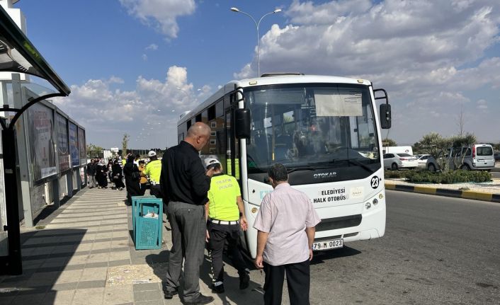 Motosiklet ile halk otobüsü çarpıştı: 2 yaralı