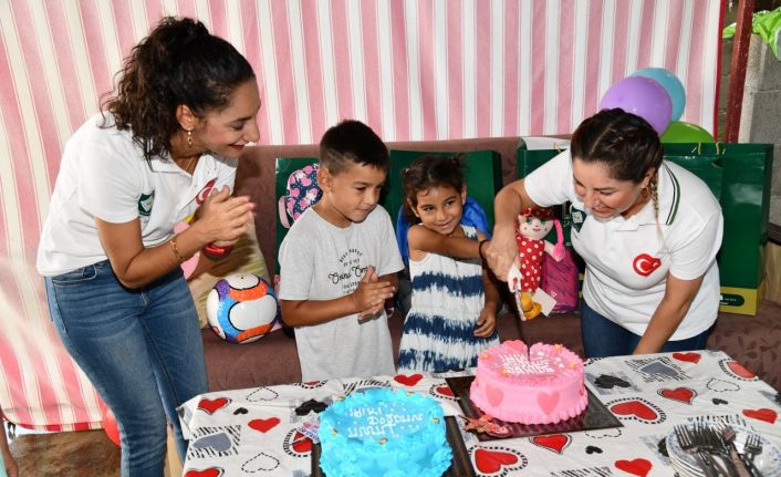 Osmaniye Belediyesi’nden Nahide ve Umut kardeşlere, doğum günü sürprizi