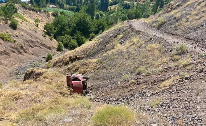 Otomobil şarampole devrildi: 4 yaralı