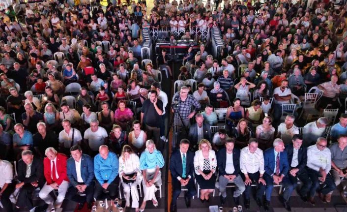 Pişmaniye festivali ünlü geçidine sahne oldu