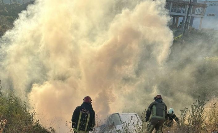 Şarampole uçan minibüs alev alev yandı: 2 yaralı