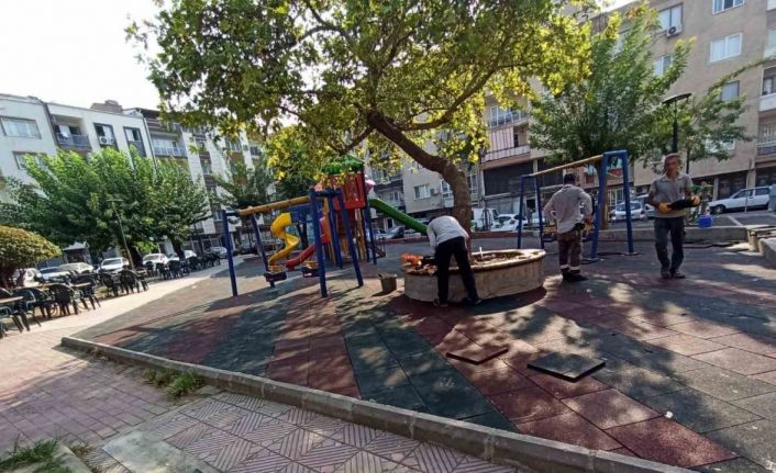 Şehzadeler Belediyesi çocuk oyun parklarını yeniliyor