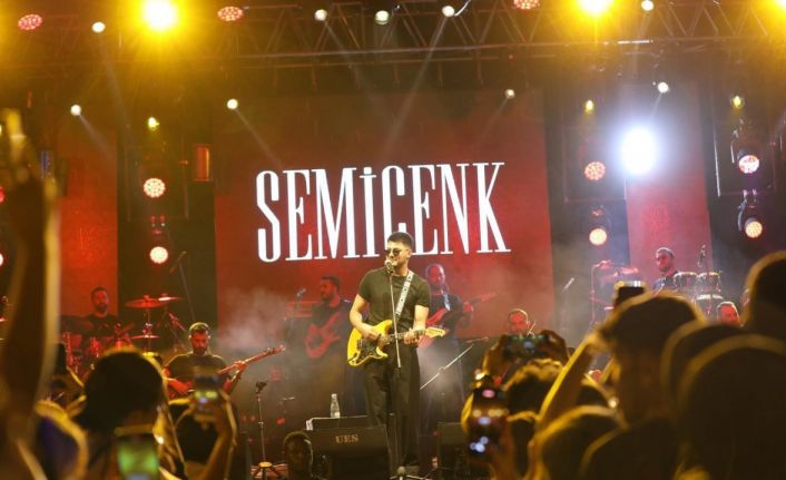 Semicenk Manisa’yı salladı