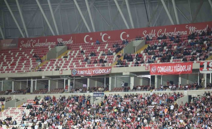 Sivassporlu taraftarlar Antalyaspor maçına ilgi göstermedi