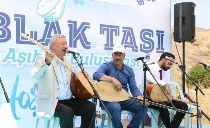 Sümmani Ocağında Ablak Taşı Âşıklar Buluştu