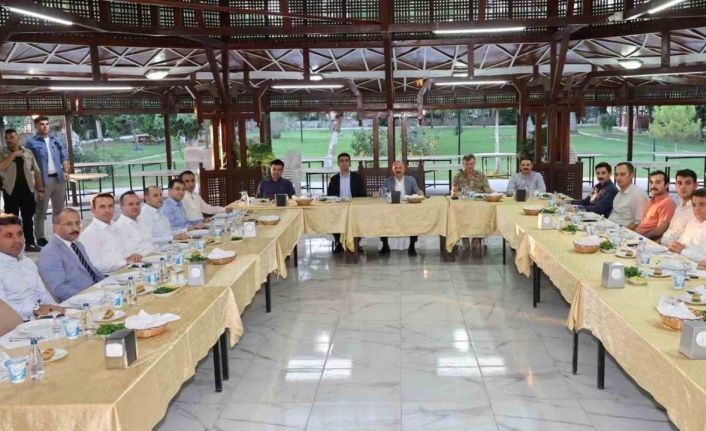 Tayini çıkan mülki idare amirlerine veda yemeği