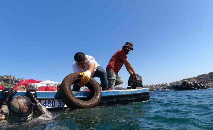 Temizlik Küçükbük’te devam etti