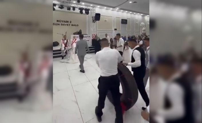 Tır şoförü damada düğünde tır lastiği hediye ettiler