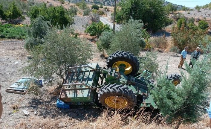 Traktör şarampole devrildi:  1’i ağır 8 yaralı