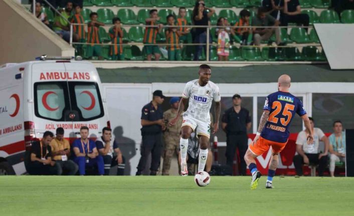 Trendyol Süper Lig: Alanyaspor: 1 - Başakşehir: 0 (İlk yarı)