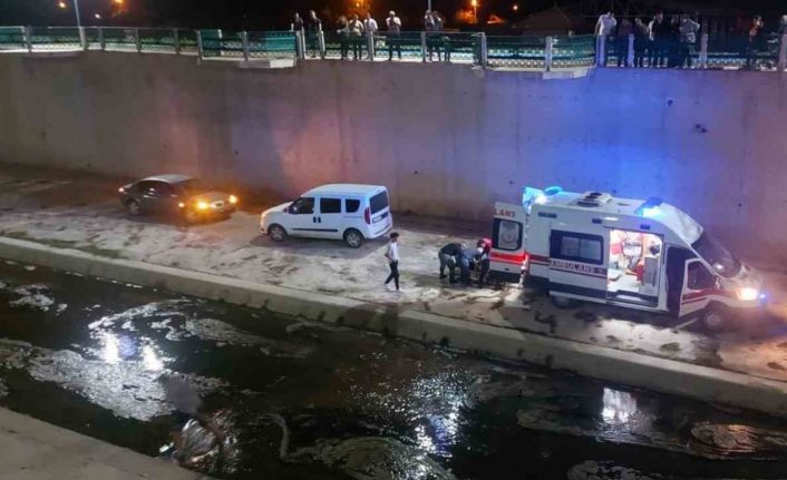 Uşak’ta çay kenarındaki seyir balkonu çöktü: 2 yaralı