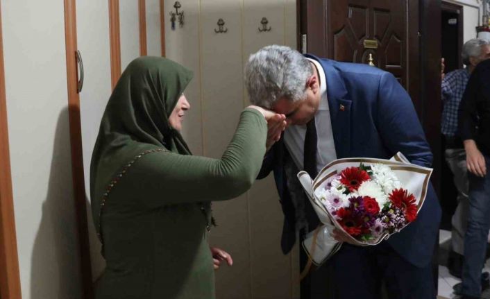 Vali Aslan şehit ailelerini yalnız bırakmıyor