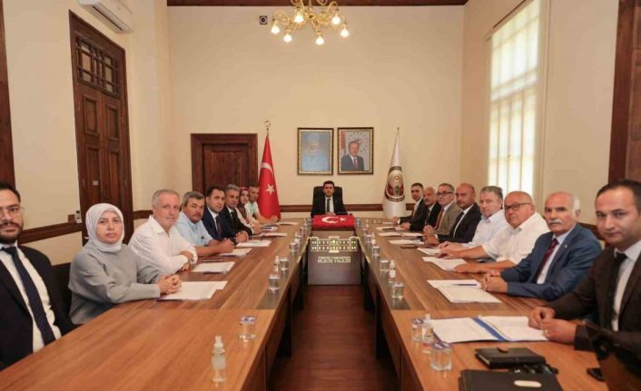 Vali Aygöl, "Çalmadık kapı, girilmedik gönül bırakmayacağız"