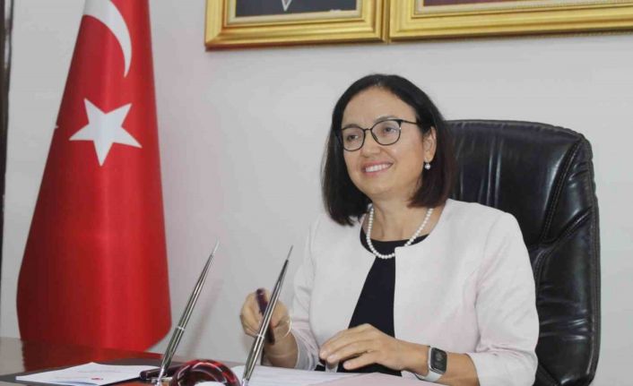 Vali Hülya Kaya tebrik için çiçek yerine depremzedelere bağış istedi