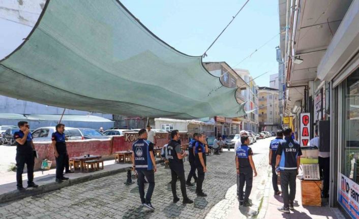 Van Büyükşehir zabıtası kaldırım işgali denetimi yaptı