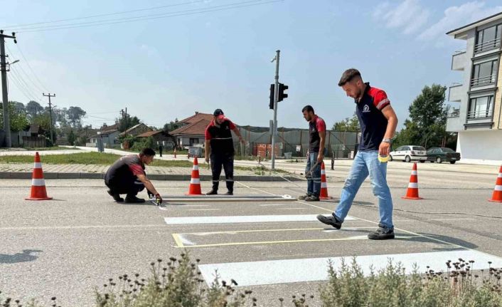 Yol çizgi çalışmaları devam ediyor