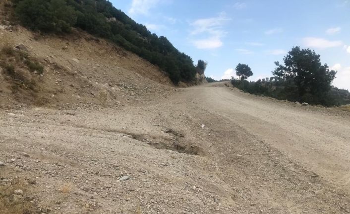 Yol sorunu çözülmeyen vatandaşlardan Buldan Belediyesine tepki