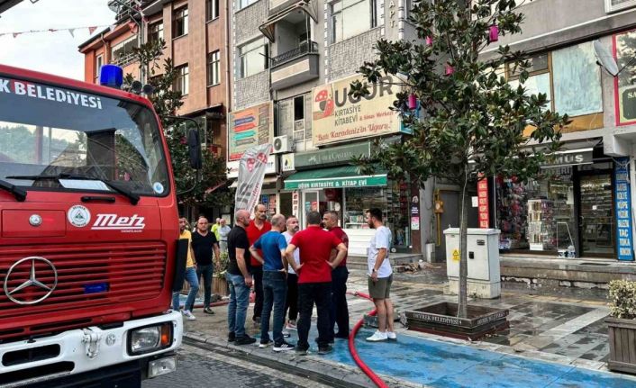 Zonguldak’ta 6 katlı binada yangın paniği: 1 yaralı