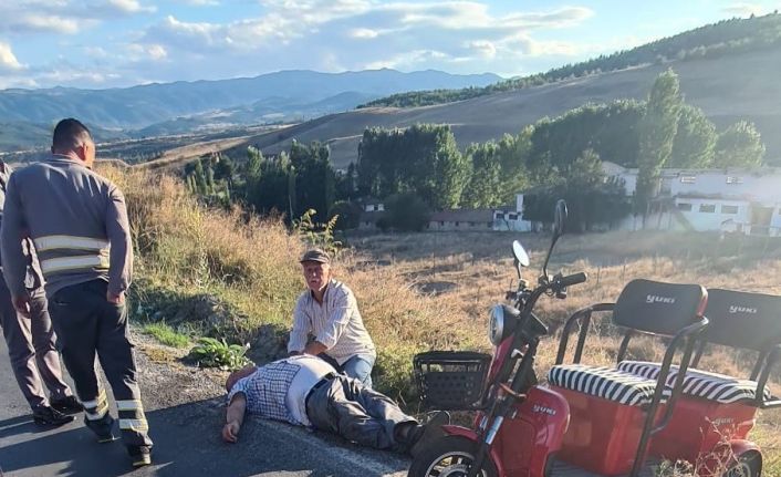 3 tekerlekli moped devrildi: 1 yaralı