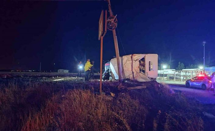 Adıyaman’da takla atan araçta 1 kişi öldü, 4 kişi yaralandı