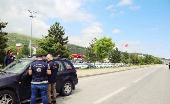 Afyonkarahisar’da ‘Düzensiz Göç ile Mücadeleye Yönelik Huzur Uygulaması’