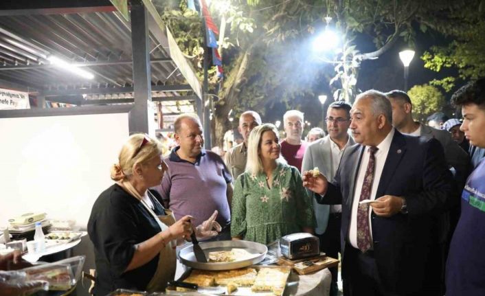 AK Parti İl Başkanı Çetin GastroANTEP stantlarını gezdi