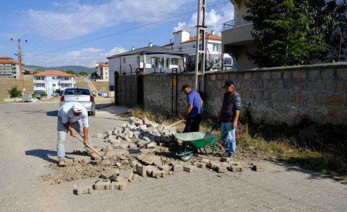 Akdağmadeni’nde yollar yenilenmeye devam ediyor