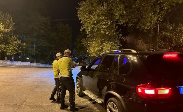 Alkol ve abartı egzoz uygulaması yaptılar
