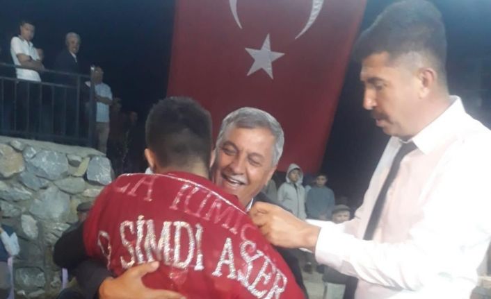 Altıntaş’ta down sendromlu genç için asker eğlencesi düzenlendi