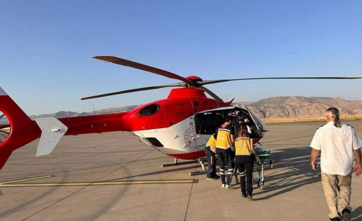 Ambulans helikopter pnömoni entübe olan 40 günlük bebek için havalandı