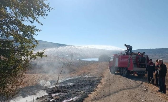 Anız yangını büyümeden söndürüldü